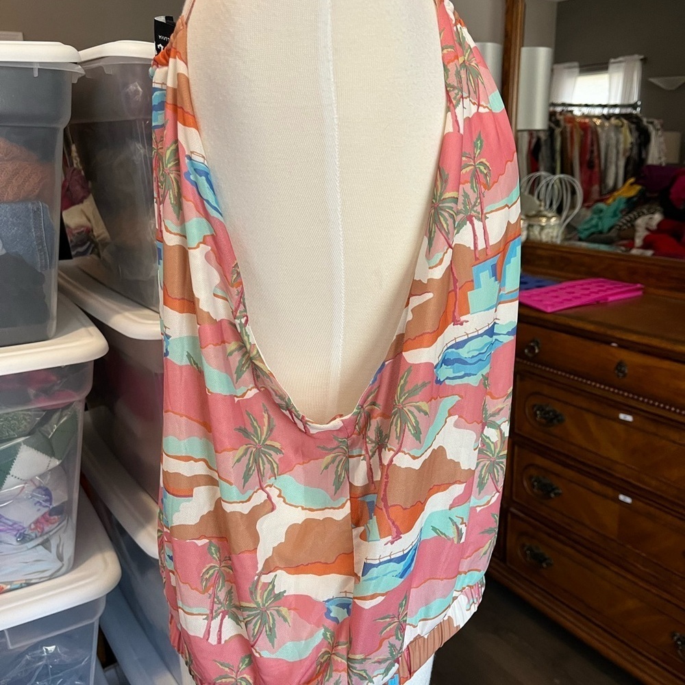Sleeveless Top - Picture 2 of 5
